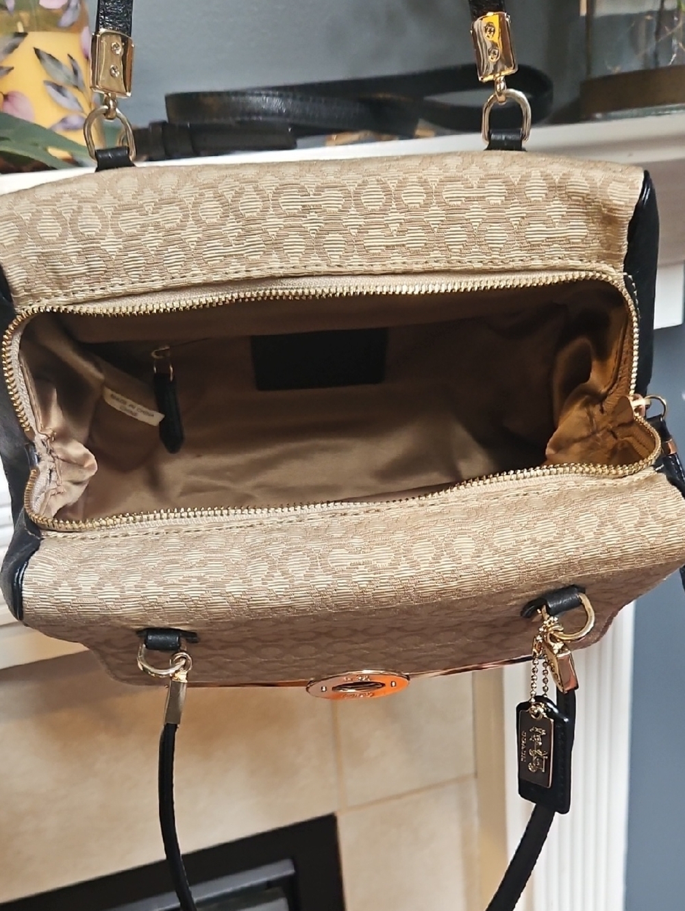 ✨ Y2K Coach Kristin Signature Satchel Crossbody Bag W/ Gold Turnlock/ Hangtags ✨ - Picture 6 of 8